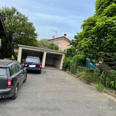5 In The Same With Free Parking ゲストハウス *